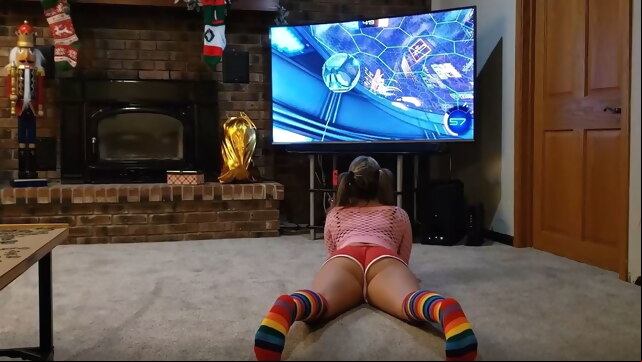Stepfather tricks teen daughter into sex on Christmas Eve xxx amateur video