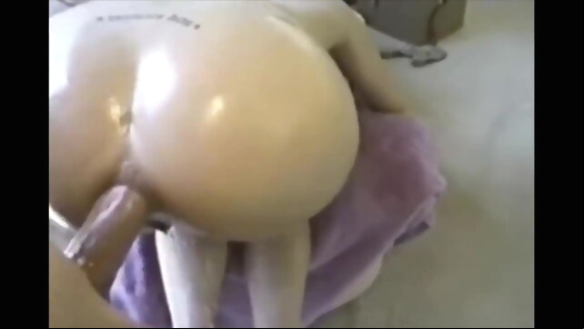 Homemade anal sex with brunette milf in oil. Doggystyle xxx amateur video