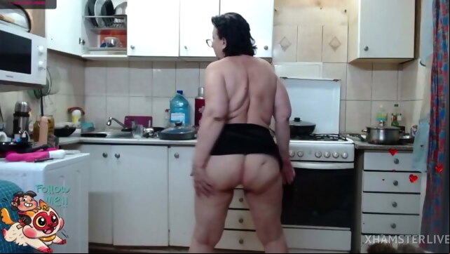 Sexy granny on Webcam xxx webcam video