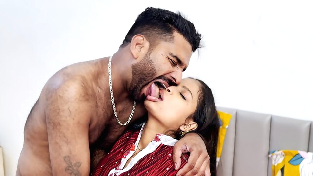 Indian desi lovers start full hard Hindi sex video inside the bus xxx hindi audio video