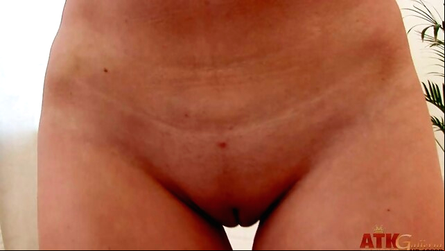 Babe loves to masturbate with her ass xxx blonde video
